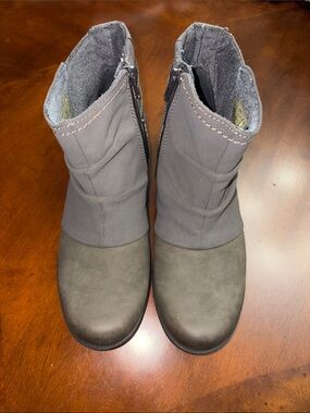 Earth Origins Women's Brown-Grey Side Zip Ankle Booties